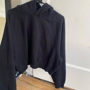 COZY FLEECE MEGA RAGLAN CROPPED HOODIE